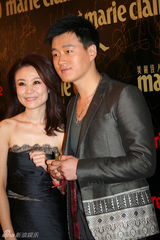 幻灯图：佟大为深情款款 帅气亮相美妆大典