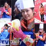 组图：孙艺珍腌泡菜 系围裙捧白菜变巧手主妇