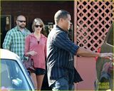 组图：斯威夫特热裤秀长腿 B奶硬挤沟