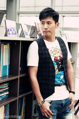 组图：于晓光新拍夏日写真 展现阳光与活力