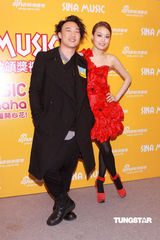 幻灯图：容祖儿陈奕迅等众艺人出席民意指数颁奖礼