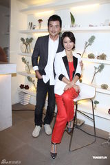 组图：李铭顺台湾拍新戏 林心如大方邀约范文芳