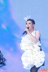 组图：Selina延迟造人 Ella挤胸性感舞老公最爱