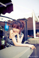 组图：李菲儿微表情写真 古灵精怪与阳光共舞