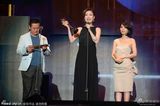 组图：李娅莎获台语女歌手奖 大哭感谢观音菩萨