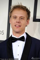 组图：全球首席DJ Armin van Buuren帅气亮相