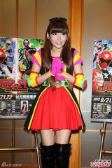 组图：蝴蝶姐姐变骑士公主 挺罗志祥撕信为效果