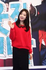 高清图：朴信惠尹施允亮相《邻家花美男》发布