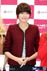 组图：少女时代清新亮相签名会 可爱萌表情多