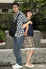 组图：《闪婚》灵感来自大小恋 主演清纯造型现身