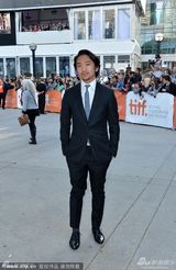 组图：《铁路劳工》首映 妮可基德曼微露乳沟