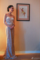 组图：黄圣依拍写真 低胸微露乳沟秀性感