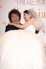 组图：康康结婚将请百桌 蜜月力拼兔宝宝