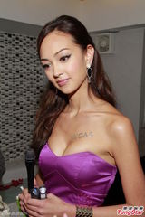 组图：陈嘉容赞朱莉勇敢 拒男友代劳检查乳房