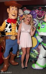 幻灯图：《玩具总动员3》首映 布兰妮现身抢风头