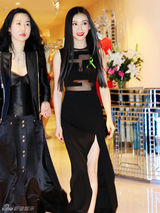 组图：巩新亮黑色透视开叉长裙亮相红毯