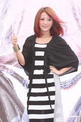 组图：“神木与瞳”黄美珍单飞发片