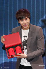 组图：韩星李升基赴台会粉丝 自曝爱台湾美食