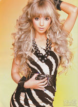 高清组图：滨崎步登时尚杂志封面 缤纷彩裙秀