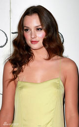 幻灯图集：莉顿-梅斯特吊带裙亮相 略显发福