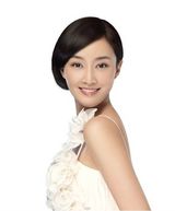 组图：赵子琪新写真肌肤白皙 再现环保护肤之美