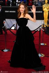 高清组图：安吉丽娜-朱莉携布拉德-皮特黑酷秒杀