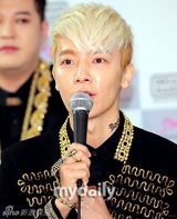 组图：SJ宣传个唱黑装帅酷 4月征战南美