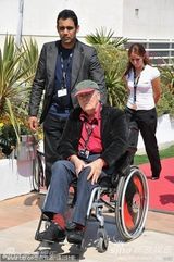 高清组图：戛纳终身成就奖得主贝托鲁奇坐轮椅亮相