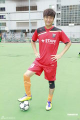 组图：马国明出席活动自曝爱踢足球