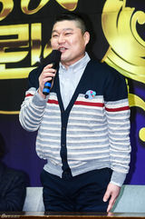 高清组图：姜虎东携昌珉宣传《月光王子》