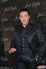 组图：刘嘉玲指王菲心情好 与李亚鹏仍是好友