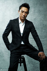 组图：王新写真展气场 演绎低调的奢华