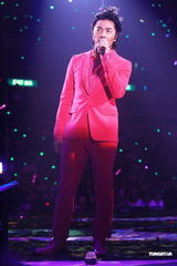 组图：郑伊健开唱遭催婚 女友蒙嘉慧到场欣赏