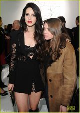 组图：打雷姐拉娜德雷蕾丝诱惑内衣外露