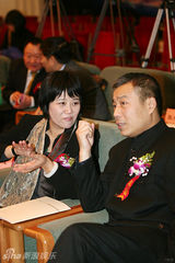 组图：中国电视剧导演集体授信签约 导演变成投资人