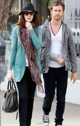 组图：好莱坞女星安妮-海瑟薇幸福完婚