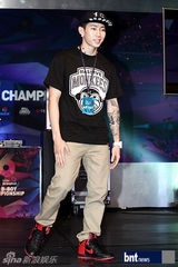 组图：朴宰范出席韩国街舞大赛记者招待会