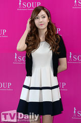 组图：少女时代Jessica冰山公主露甜美笑容