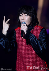 组图：韩国歌手金长勋开个唱暂别韩国粉丝