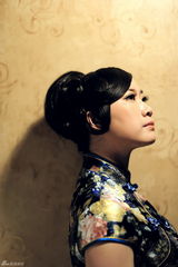 高清图：芙蓉姐姐出新款造型 典雅旗袍显幽怨