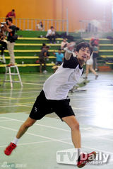 组图：《艺体能》现场 昌珉李钟秀玩命练习