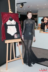 组图：熊黛林情变后首亮相 淡定站台秀美腿