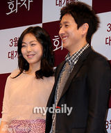 组图：金敏熙李善均等出席新片《火车》发布会