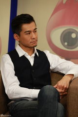 组图：舒畅陈键锋乔振宇做客聊《烽火佳人》