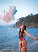 高清：周伟童五彩气球海边浪漫写真 典雅童真