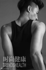 组图：耿乐健美写真秀肌肉含蓄圆润