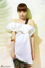 组图：刘惜君登杂志封面 淡淡微笑展露清新气质