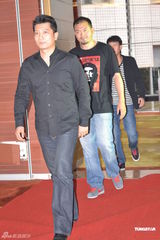 组图：《钢的琴》首映 王千源秦海璐等到场