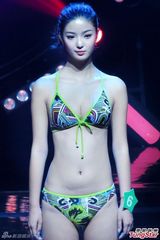 组图：16岁美少女走秀夺女模大赛桂冠