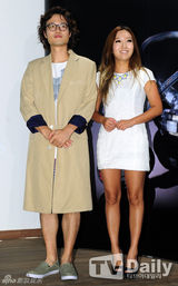 组图：《我结》赵正治郑仁出席活动晒幸福